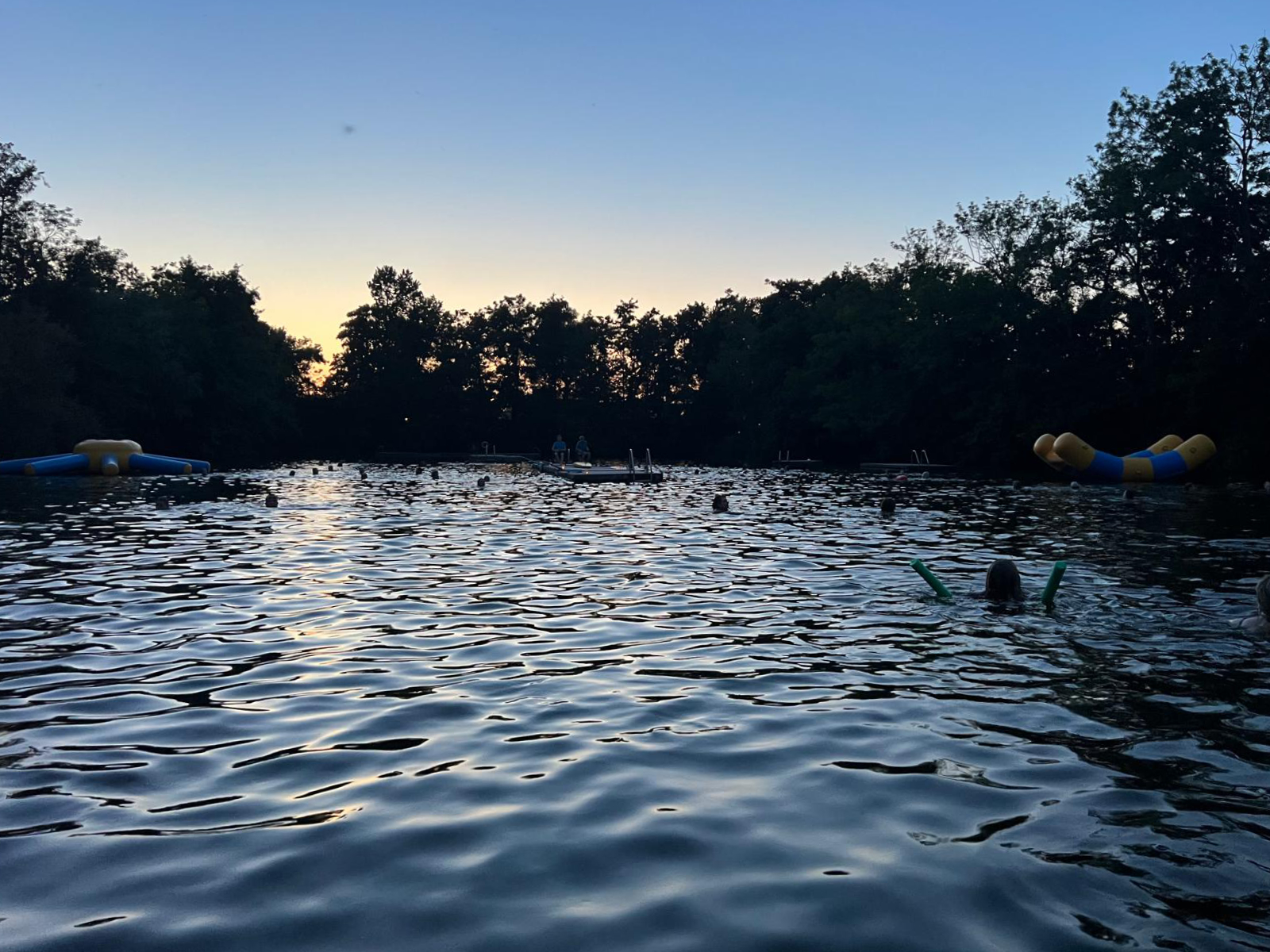 Serene rust bij Vollemaanzwemmen