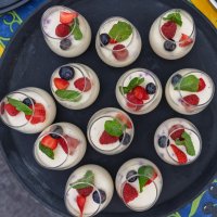 Desserts op het dienblad
